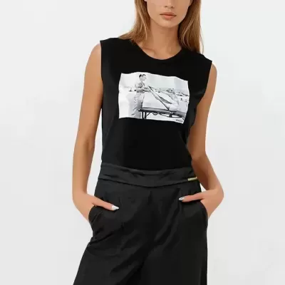 T-shirt com ombreiras Sahoco