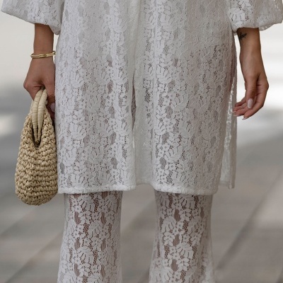 CALÇAS FLARE EM MALHA RENDADA SAHOCO