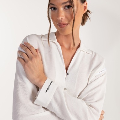 BLUSA COM PORMENOR NAS CAVAS ANA SOUSA