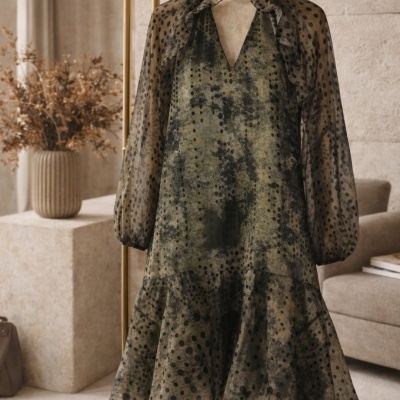 Vestido curto em chiffon estampado Sahoco