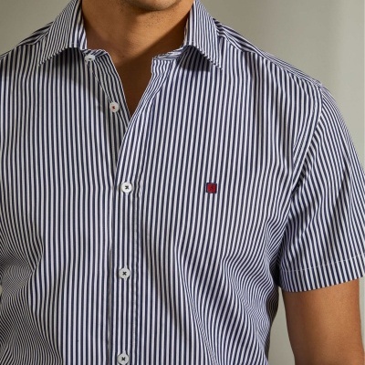 Camisa slim fit de manga curta Lion of Porches