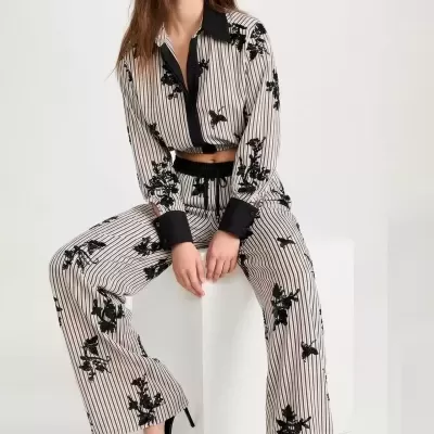 Camisa às Riscas com Bordado Sahoco