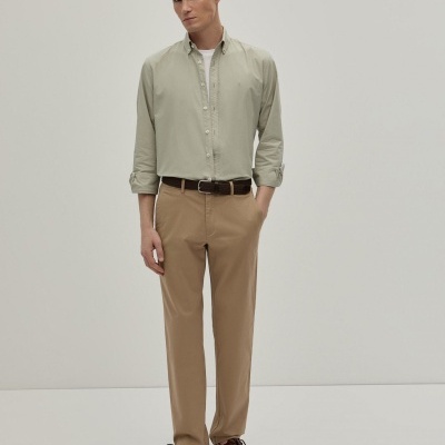 Calças chino regular fit em sarja Decenio