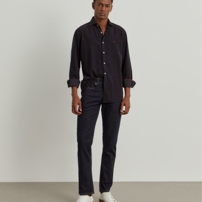 Calças denim regular fit lavagem escura Lion of Porches