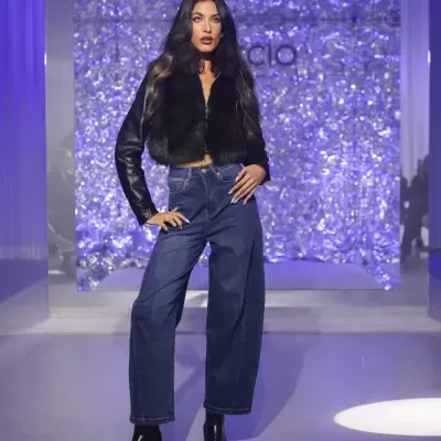 Blusão Curto com Gola de Pelo Spaccio by Cristina