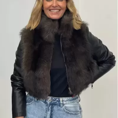 Blusão Curto com Gola de Pelo Spaccio by Cristina