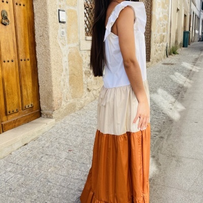 Vestido com folhos tricolor sahoco