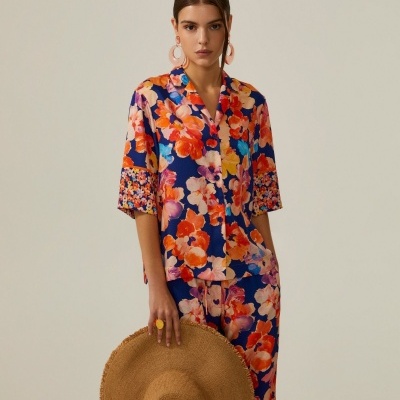 Camisa manga curta com padrão floral Decenio