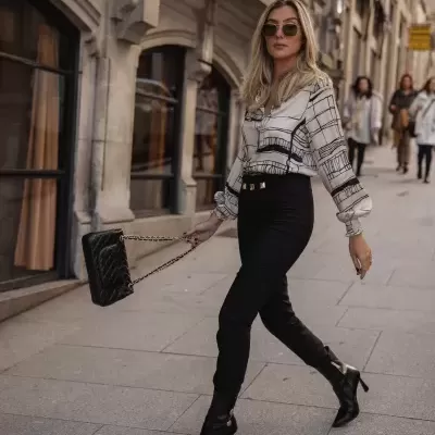 Calça Com Três Rebites Personalizados Scripta