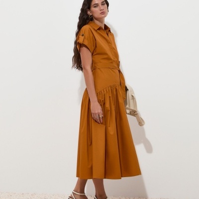 Vestido midi de manga curta com cinto Decenio
