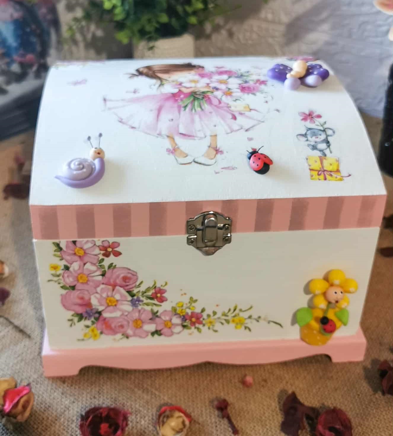 Caixa Baú "Menina e o Rato"