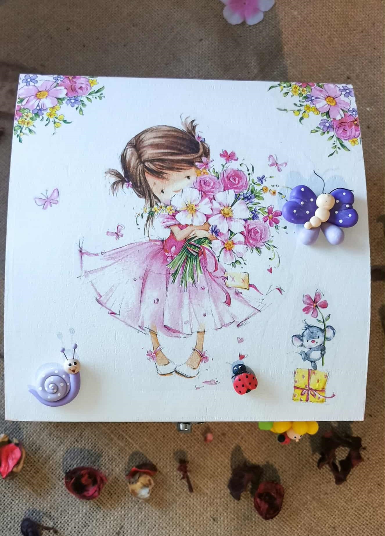 Caixa Baú "Menina e o Rato"