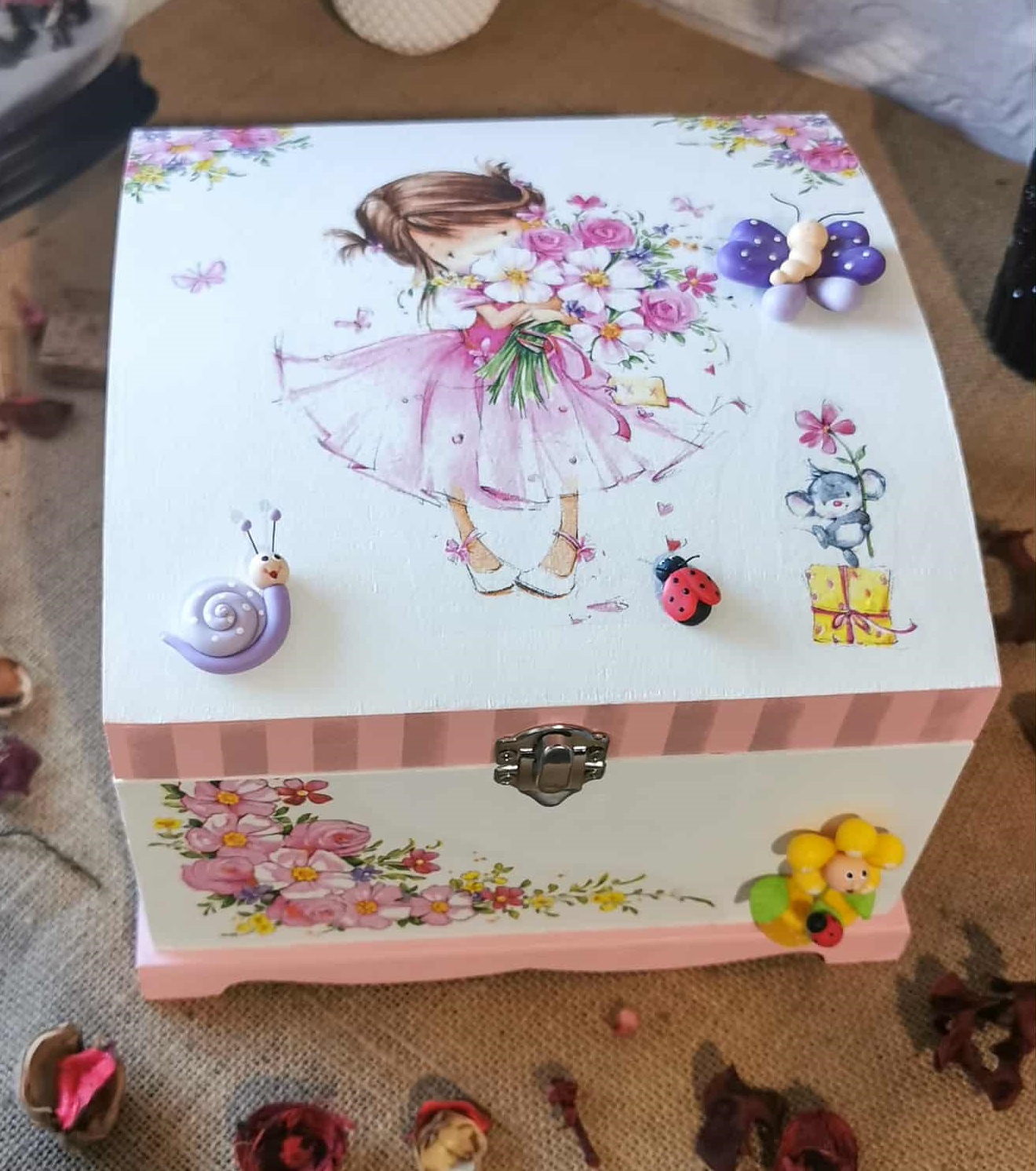 Caixa Baú "Menina e o Rato"