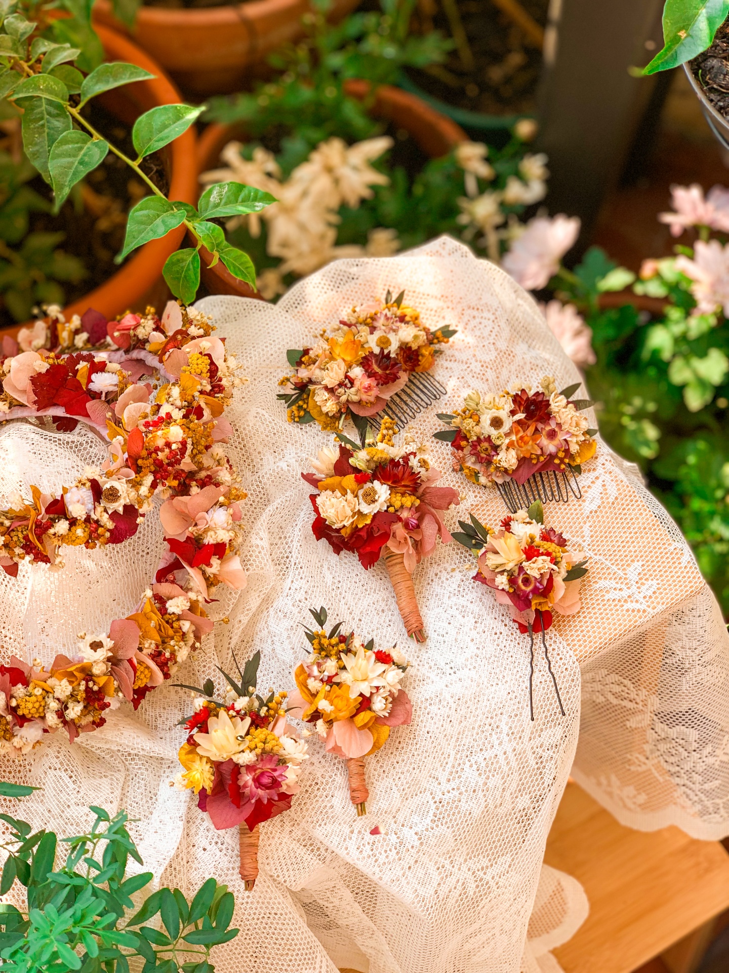 Flores de Lapela com Alfinete