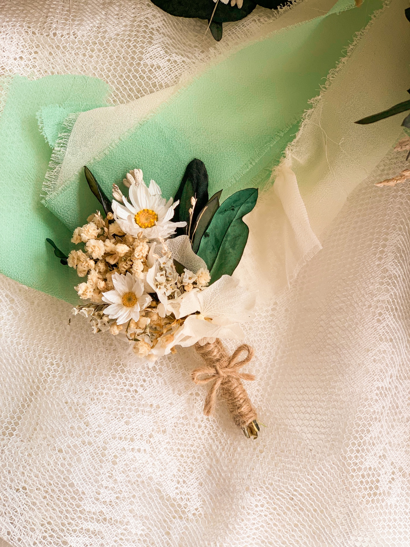 Flores de Lapela com Alfinete