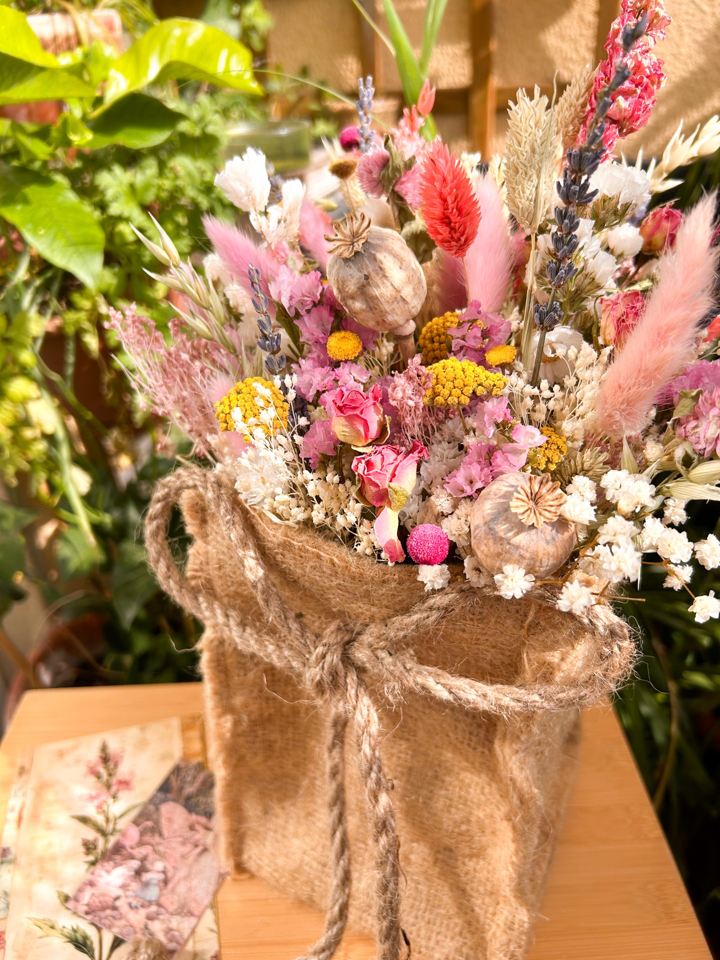Saco de Juta com Flores Secas e Preservadas - Dia da Mãe