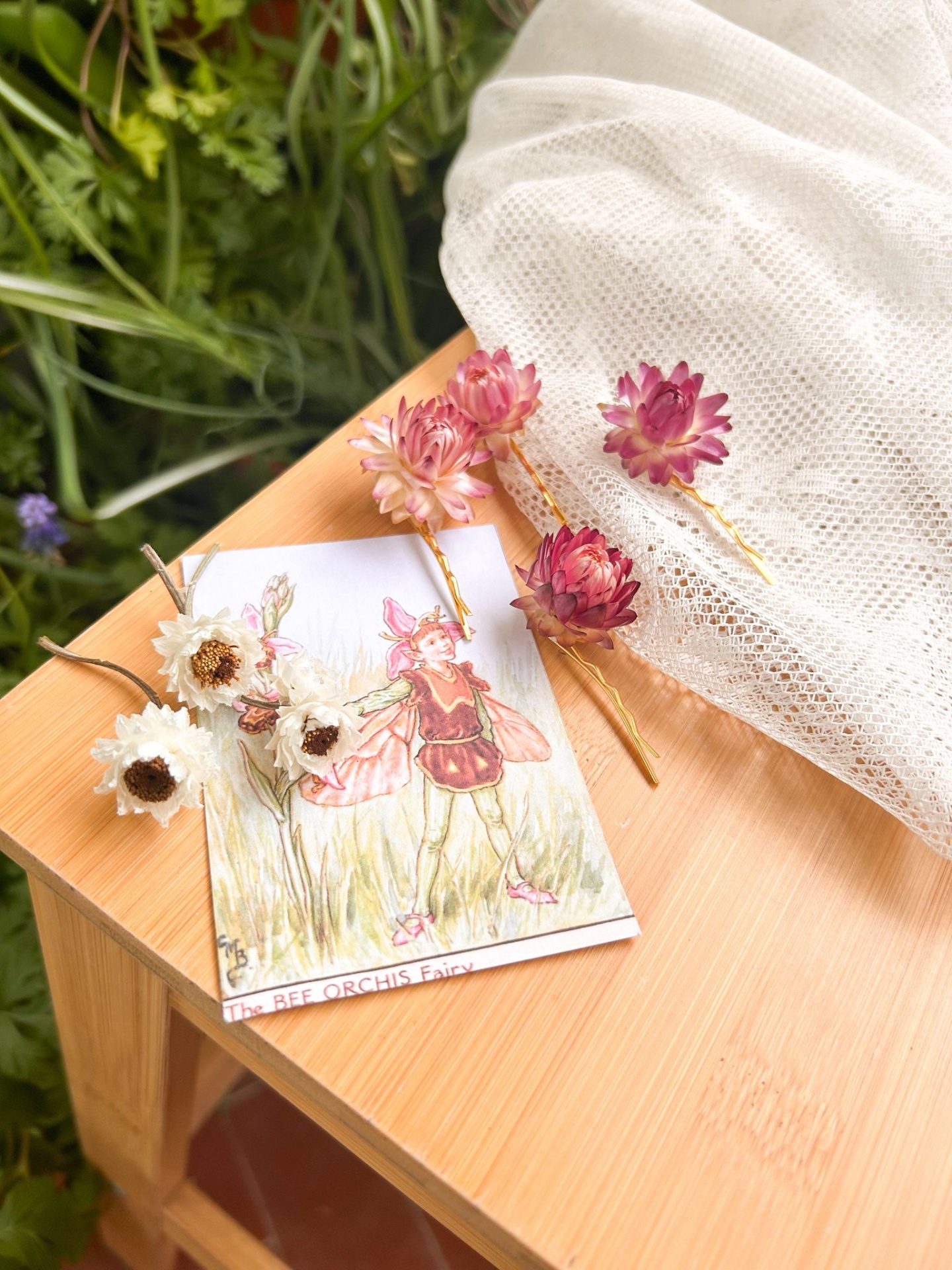 Ganchos Invisíveis com Flor Seca