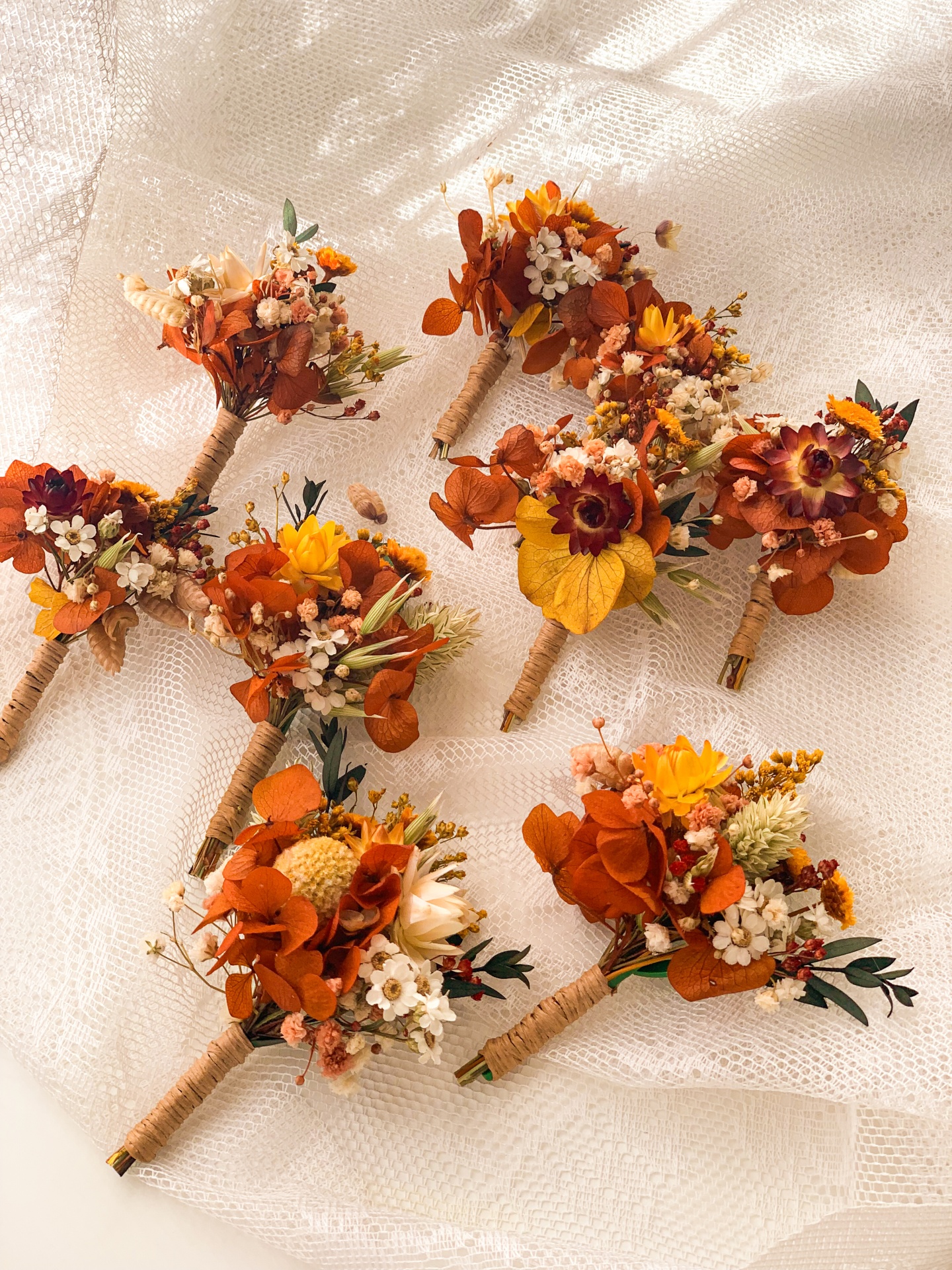 Flores de Lapela com Alfinete