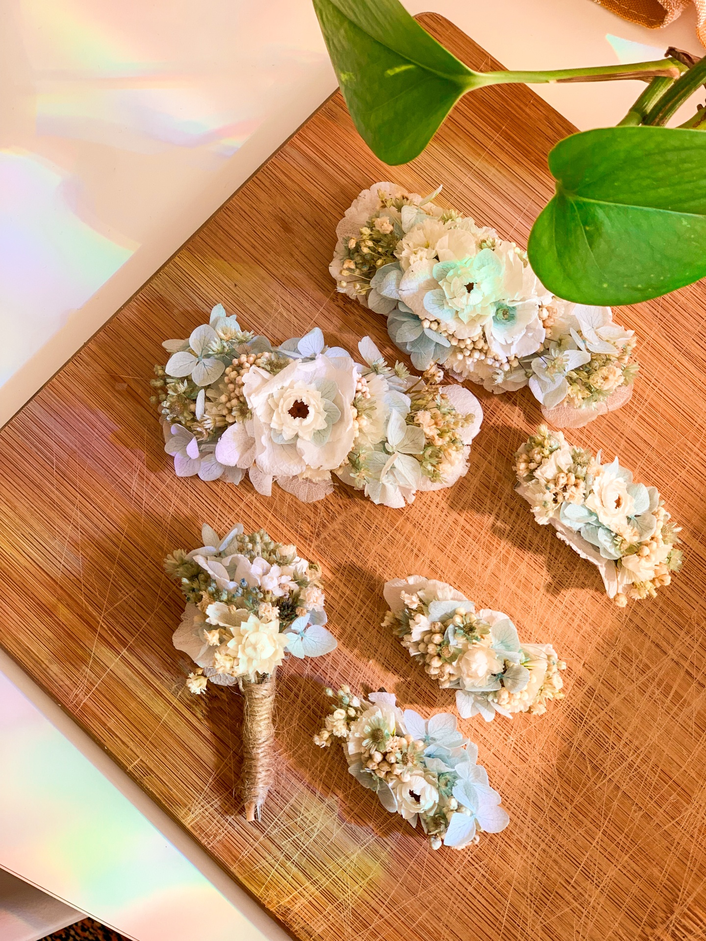 Flores de Lapela com Alfinete