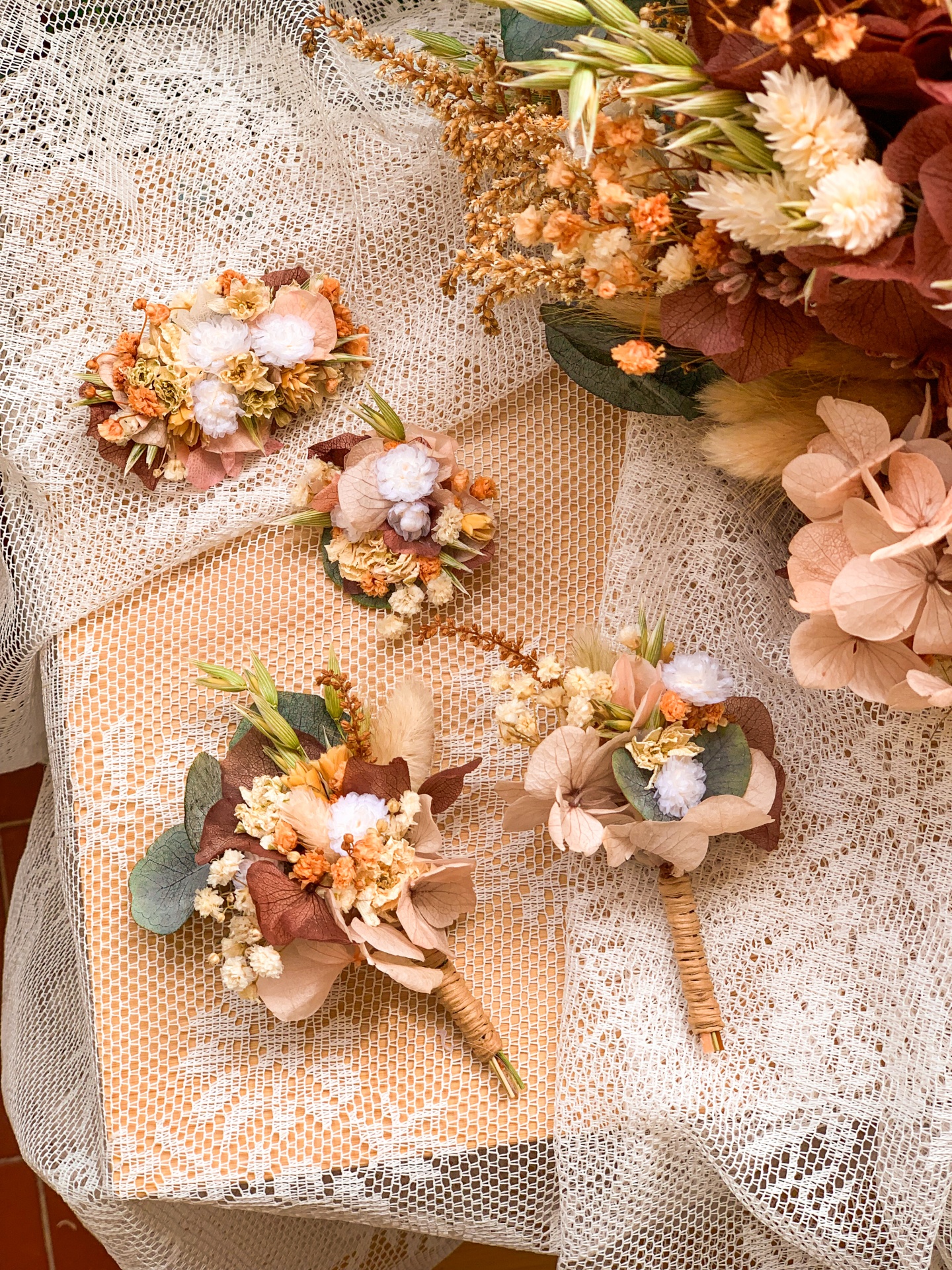 Flores de Lapela com Alfinete