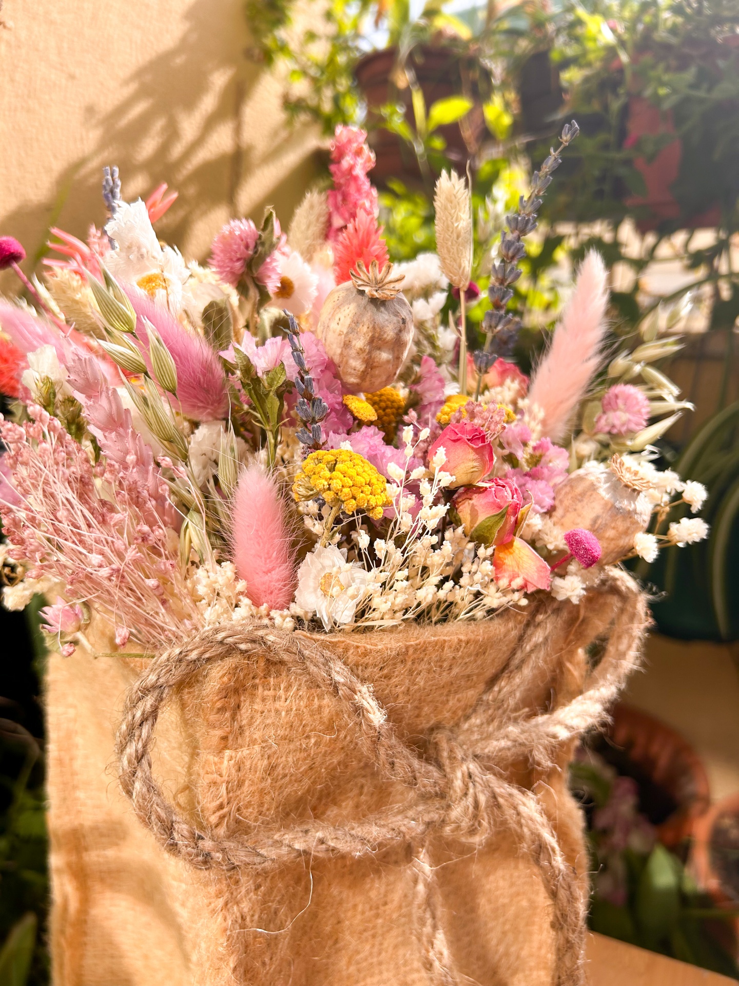 Saco de Juta com Flores Secas e Preservadas - Dia da Mãe