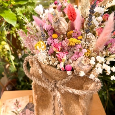 Saco de Juta com Flores Secas e Preservadas - Dia da Mãe