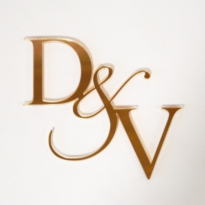 Topo Frontal Iniciais em Acrílico