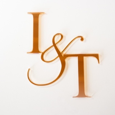 Topo Frontal Iniciais em Acrílico