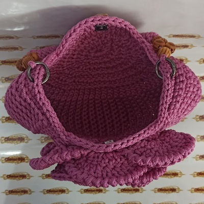 Bolsa em crochê feita à mão (mega rosa)