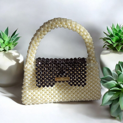 Bolsa de contas feita à mão (Pearl Beaded bag)