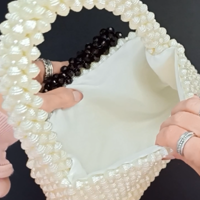 Bolsa de contas feita à mão (Pearl Beaded bag)