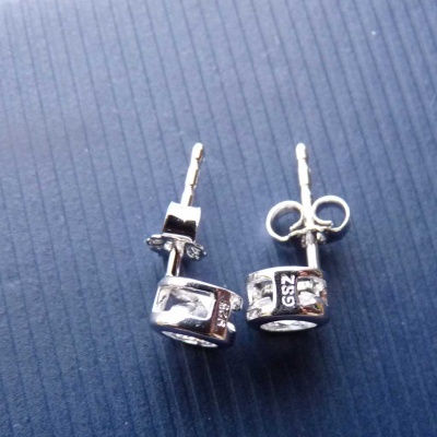 Brincos de prata 925 com 1 pedra zircônia cúbica