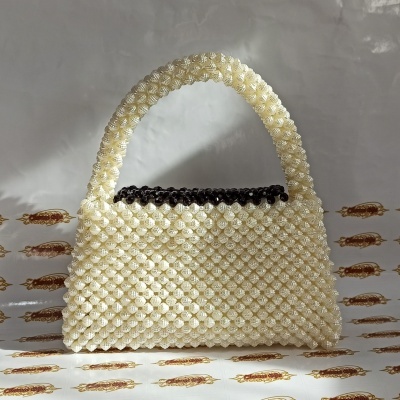 Bolsa de contas feita à mão (Pearl Beaded bag)