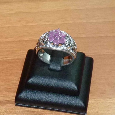 Anel de prata 925 com rubis e marcasitas Anel de prata 925 com rubis e marcasitas