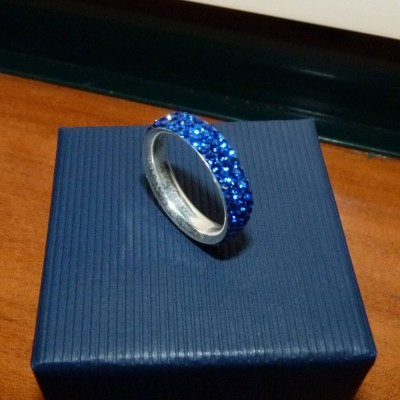 Aliança / anel de prata 925 c/ cristais Preciosa azuis (5mm)