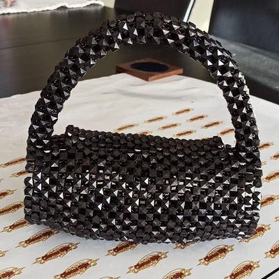 Bolsa de contas feita à mão (preta - Beaded bag)