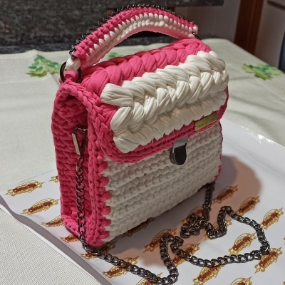 Bolsa em crochê feita à mão (branca & rosa)