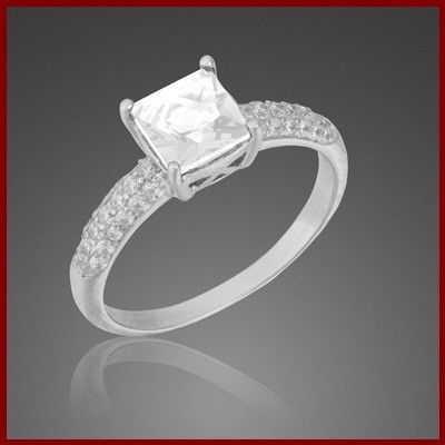 Solitário / Anel de Prata 925 com pedras zirconicas