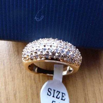 Anel banhado a ouro 18k com 61 pedras zircônia cúbica