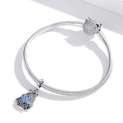 Conta pingente de prata 925 (cesto flores azuis)