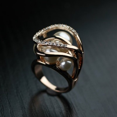 Anel cor ouro rose com cristais e pérola