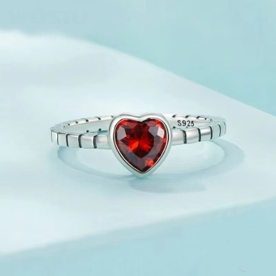 Solitário / Anel de Prata 925 com pedra zircão vermelha Solitário / Anel de Prata 925 com pedra zircão vermelha