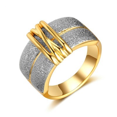 Anel com efeito martelado (dourado)