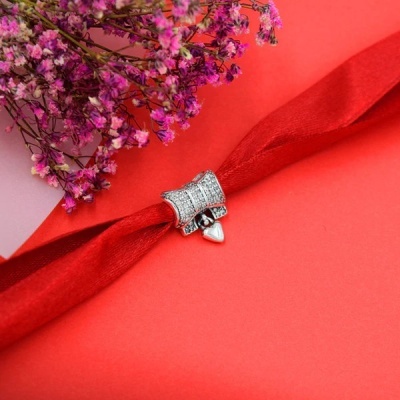 Conta de prata 925 (laço e coração)