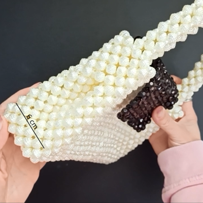 Bolsa de contas feita à mão (Pearl Beaded bag)