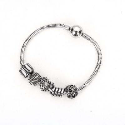 Pulseira de aço inoxidável com contas