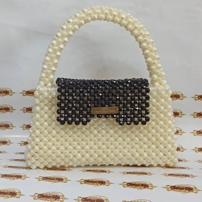 Bolsa de contas feita à mão (Pearl Beaded bag)