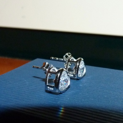 Brincos de prata 925 com 1 pedra zircônia cúbica