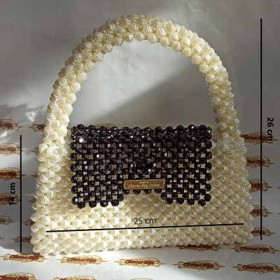 Bolsa de contas feita à mão (Pearl Beaded bag)
