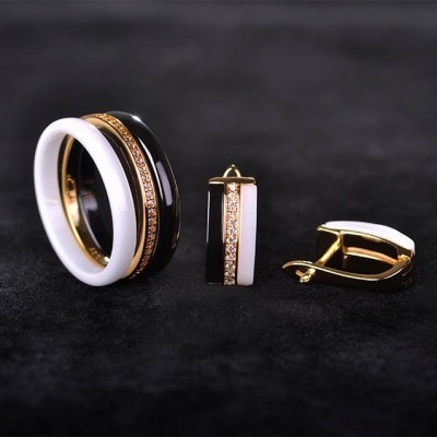 Conjunto brincos e anel cerâmico com cristais zircão